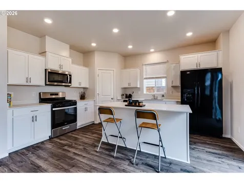 2932 V Street Springfield OR 97477