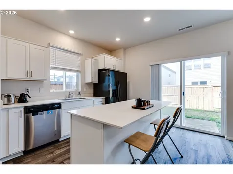 2932 V Street Springfield OR 97477