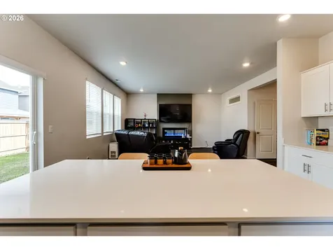 2932 V Street Springfield OR 97477