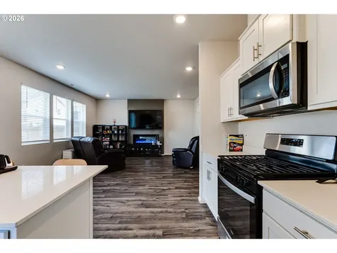 2932 V Street Springfield OR 97477