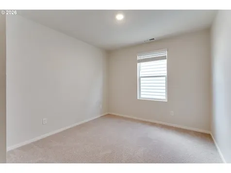 2932 V Street Springfield OR 97477