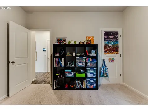 2932 V Street Springfield OR 97477
