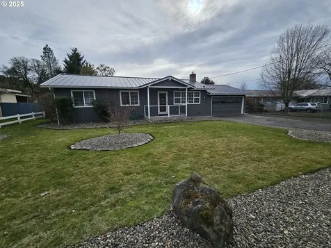 581 NE Newton Creek Drive Roseburg OR 97470