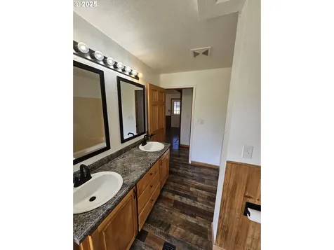 581 NE Newton Creek Drive Roseburg OR 97470
