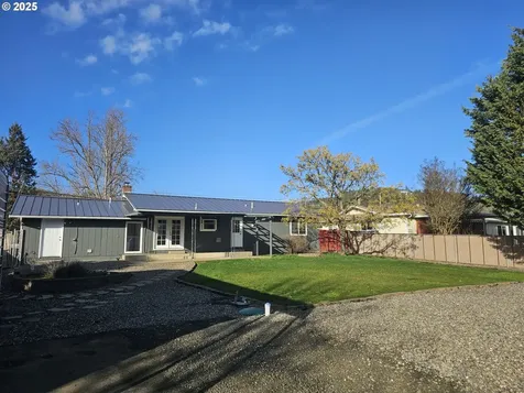 581 NE Newton Creek Drive Roseburg OR 97470