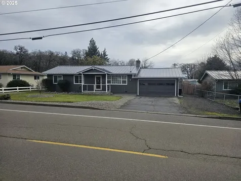 581 NE Newton Creek Drive Roseburg OR 97470