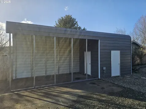 581 NE Newton Creek Drive Roseburg OR 97470