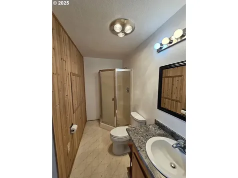 581 NE Newton Creek Drive Roseburg OR 97470