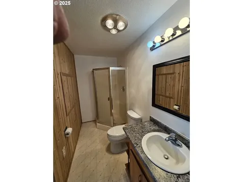 581 NE Newton Creek Drive Roseburg OR 97470