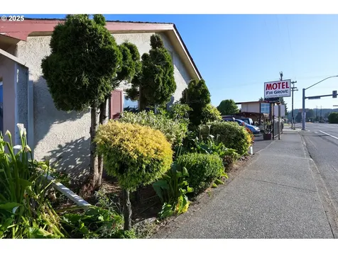 2178 Winchester Avenue Reedsport OR 97467