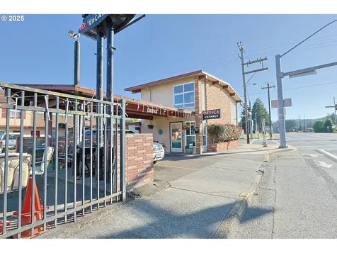 2178 Winchester Avenue Reedsport OR 97467