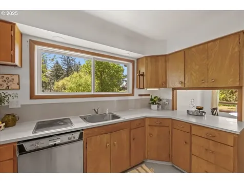 4209 SE 101st Avenue Portland OR 97266