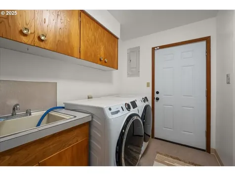 4209 SE 101st Avenue Portland OR 97266