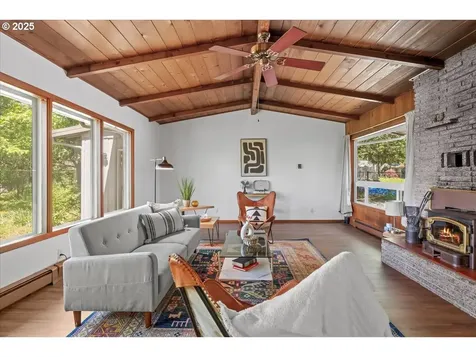 4209 SE 101st Avenue Portland OR 97266