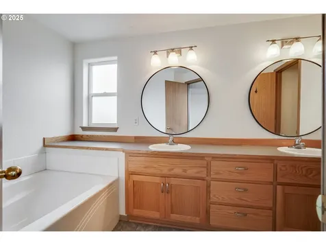 3900 NE 95th Circle Vancouver WA 98665