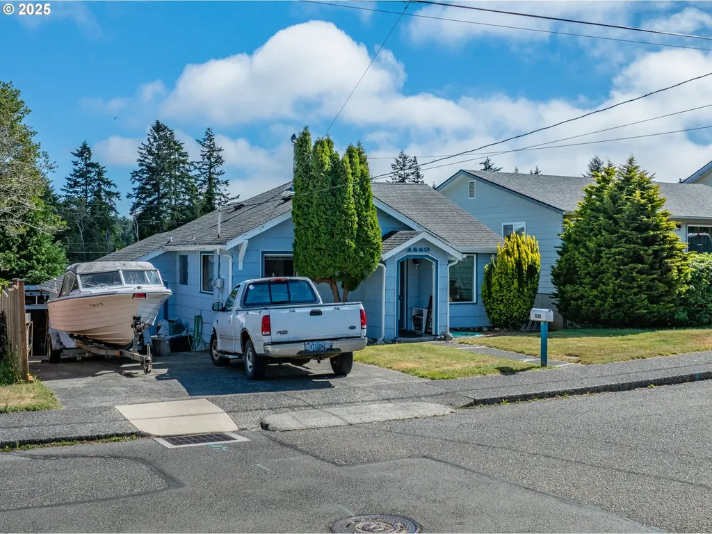 1449 Myrtle Avenue Coos Bay OR 97420