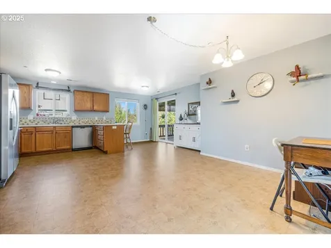 670 N 1st Street Carlton OR 97111