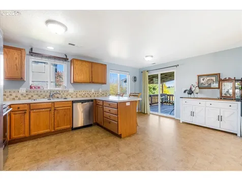 670 N 1st Street Carlton OR 97111