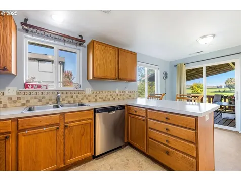 670 N 1st Street Carlton OR 97111