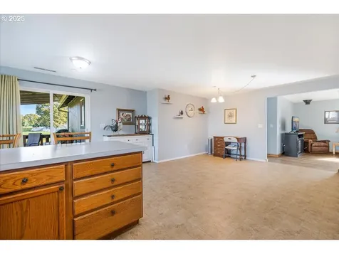 670 N 1st Street Carlton OR 97111