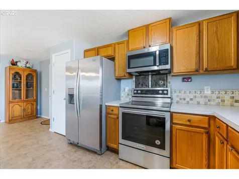 670 N 1st Street Carlton OR 97111