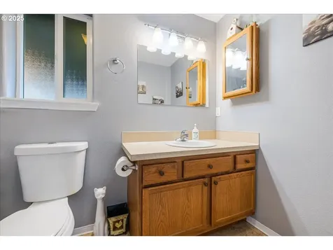 670 N 1st Street Carlton OR 97111