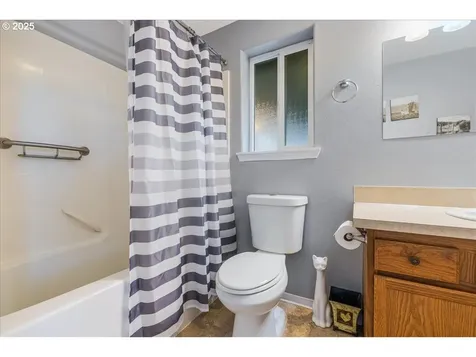 670 N 1st Street Carlton OR 97111
