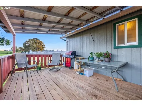 670 N 1st Street Carlton OR 97111