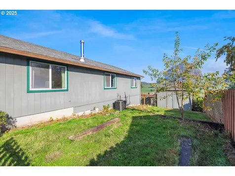 670 N 1st Street Carlton OR 97111