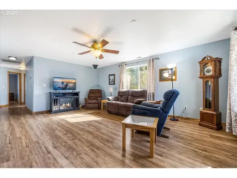 670 N 1st Street Carlton OR 97111