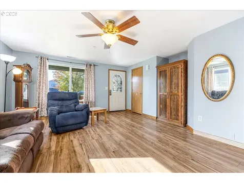 670 N 1st Street Carlton OR 97111
