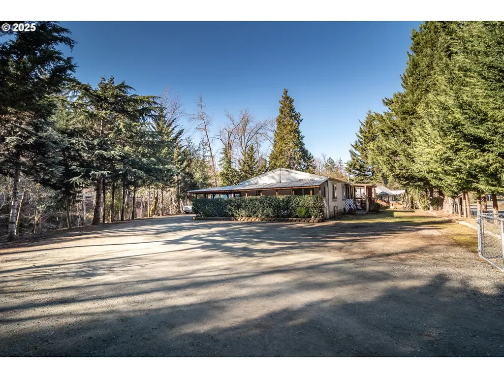 874 S Main Street Canyonville OR 97417