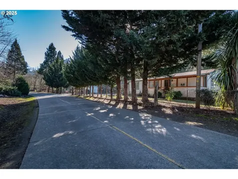 874 S Main Street Canyonville OR 97417