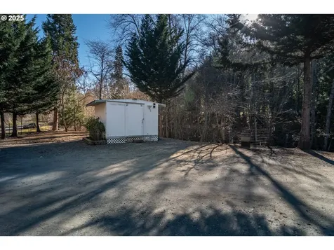 874 S Main Street Canyonville OR 97417