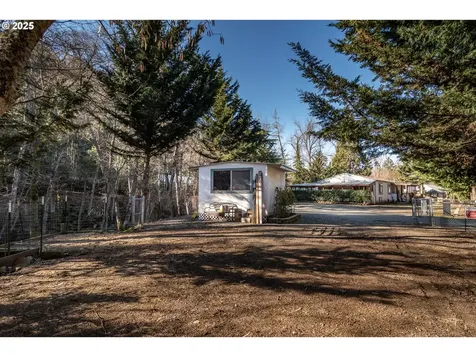 874 S Main Street Canyonville OR 97417