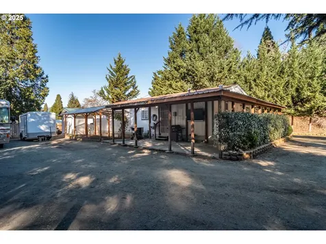 874 S Main Street Canyonville OR 97417