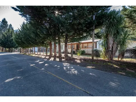 874 S Main Street Canyonville OR 97417