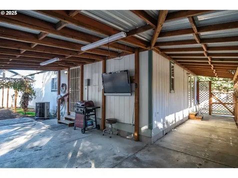 874 S Main Street Canyonville OR 97417
