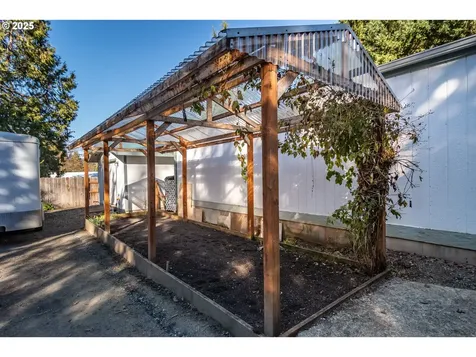 874 S Main Street Canyonville OR 97417