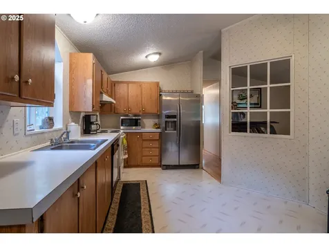 874 S Main Street Canyonville OR 97417