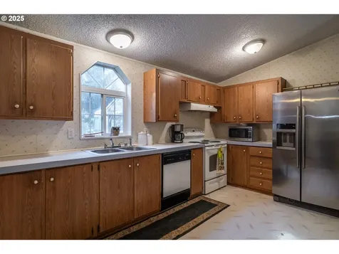 874 S Main Street Canyonville OR 97417
