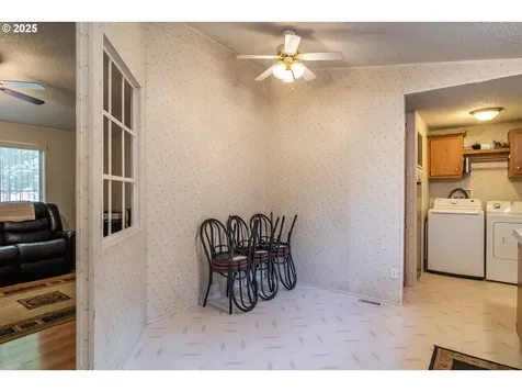 874 S Main Street Canyonville OR 97417