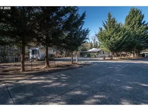 874 S Main Street Canyonville OR 97417