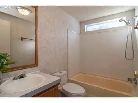 874 S Main Street Canyonville OR 97417
