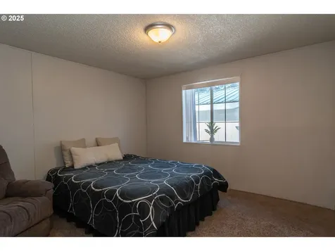 874 S Main Street Canyonville OR 97417
