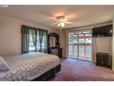 874 S Main Street Canyonville OR 97417