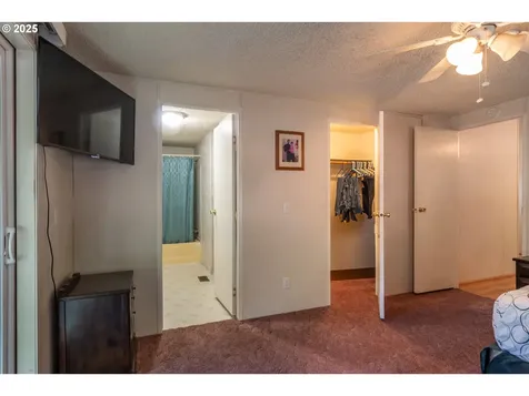 874 S Main Street Canyonville OR 97417