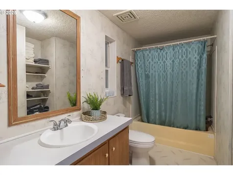 874 S Main Street Canyonville OR 97417