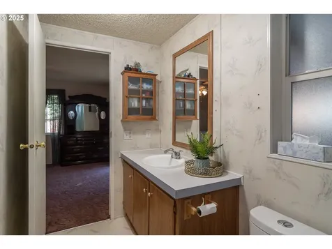 874 S Main Street Canyonville OR 97417