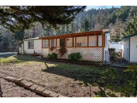 874 S Main Street Canyonville OR 97417